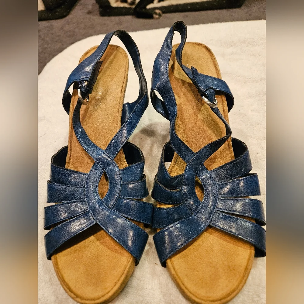 AEROSOLES WEDGE HEELS